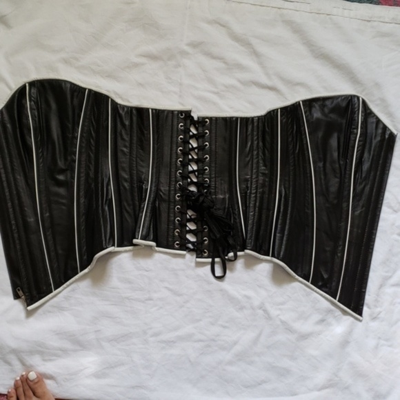 Northbound Leather Sweetheart Corset w White Trim - Picture 7 of 7